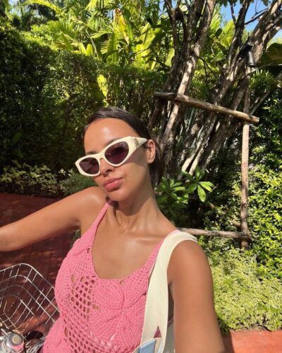 Love Island S Maya Jama Shows Off Her Cleavage In A Pink Bikini While