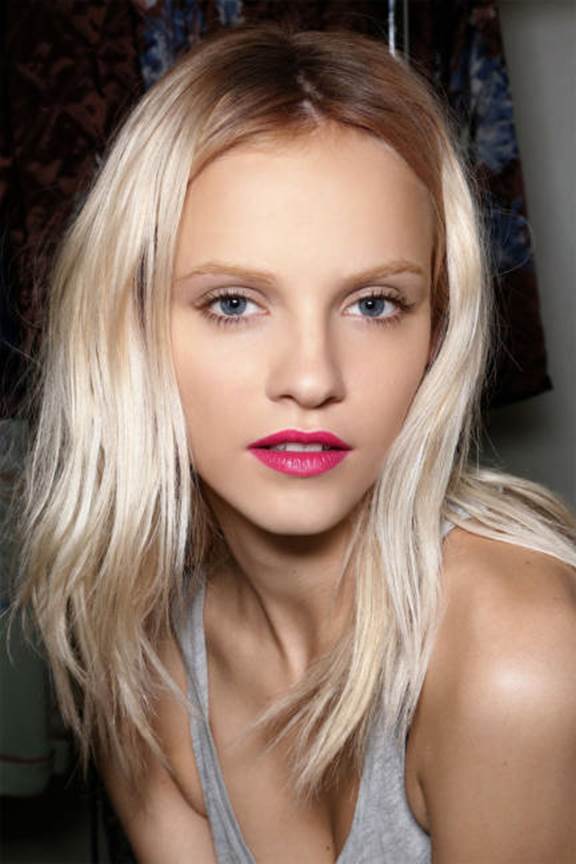 Fuschia Lipstick - 5 Stylish Alternatives to Classic red lipstick