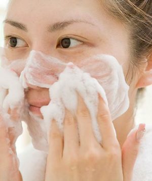 Tips For Moisturizing Oily Skin - GirlsTalkinSmack.com