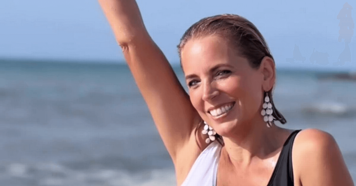 Jasmine Harman hailed ‘so sexy’ as she stripped to clingy swimsuit