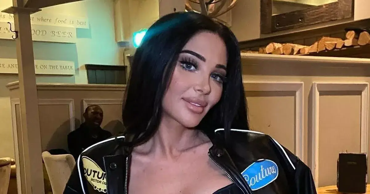 In a thigh-high boot and bustier corset, N-Dubz beauty Tulisa was dubbed “sexiest woman on earth” by fans