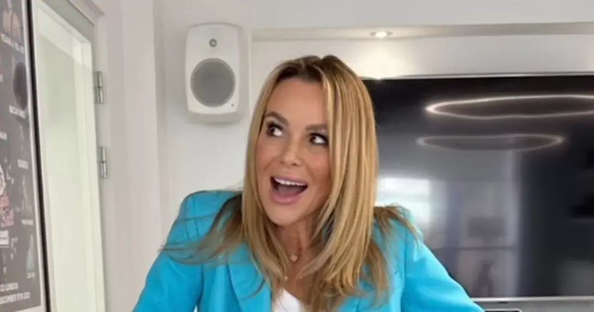 While totally braless, Amanda Holden opened her jacket wide that sent her fans go wild