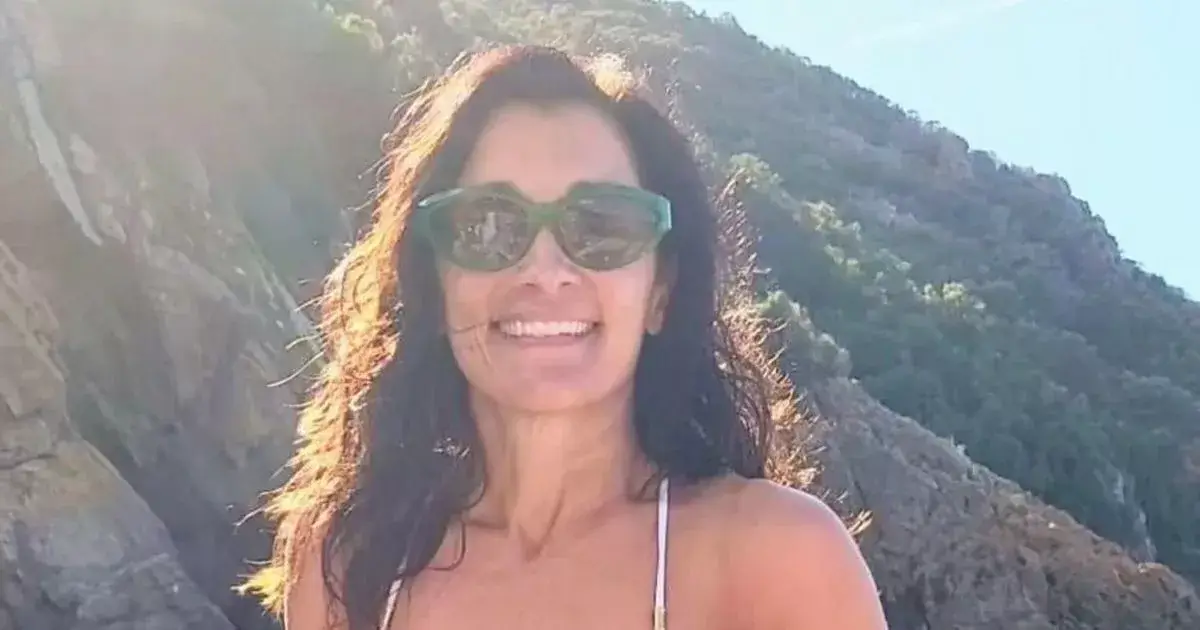 Rebecca Sarker’s fans beg ‘marry me’ as she ditches bra in a plunging top