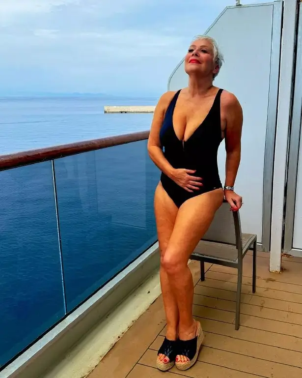 As Denise Welch flaunted her dynamite figure in a low-cut clinging swimsuit during a sun-soaked cruise to Greece, she stunned her followers.
