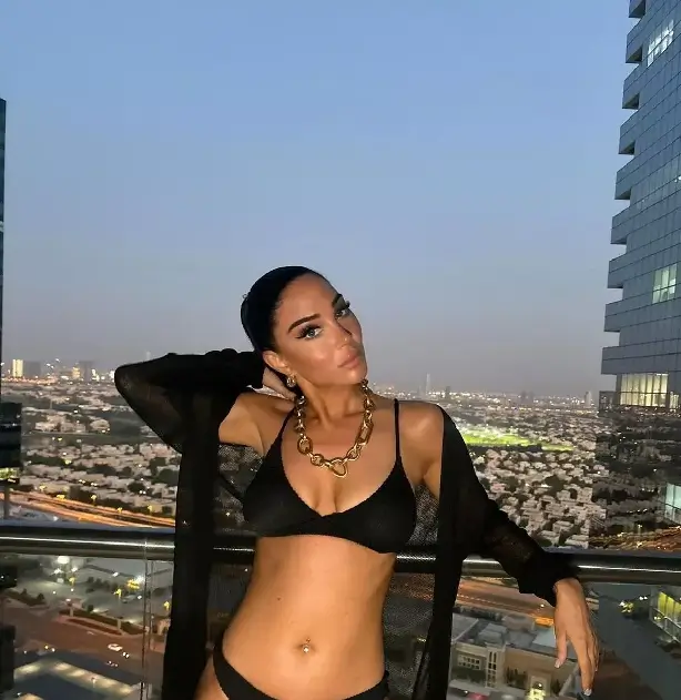 In a series of selfies she shared on her Instagram page late last month, the singer looked stunning in Dubai.