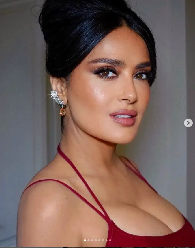In a daringly red cocktail dress, Salma Hayek put on a very busty ...