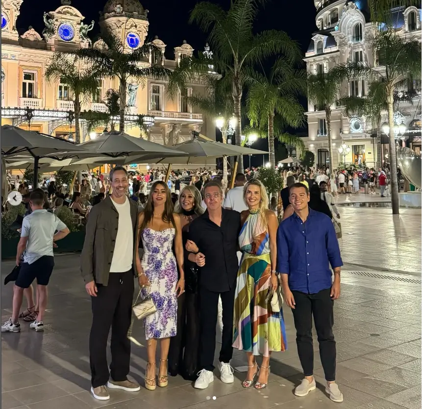 With her doctor boyfriend Justin Saliman and her son Manolo, the 52-year-old pinup posed by a fountain and restaurant in a Monaco square with friends.