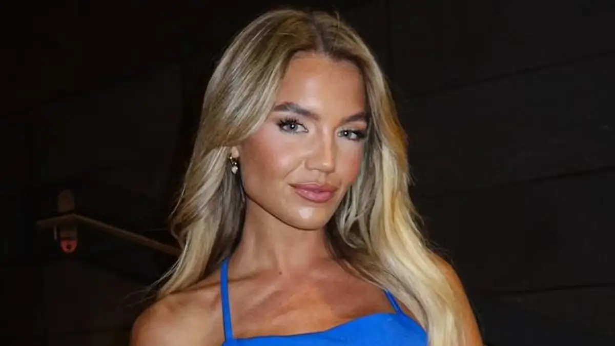 A racy backless blue crop top and miniskirt flash Molly Smith’s sideboob during a night out on the town