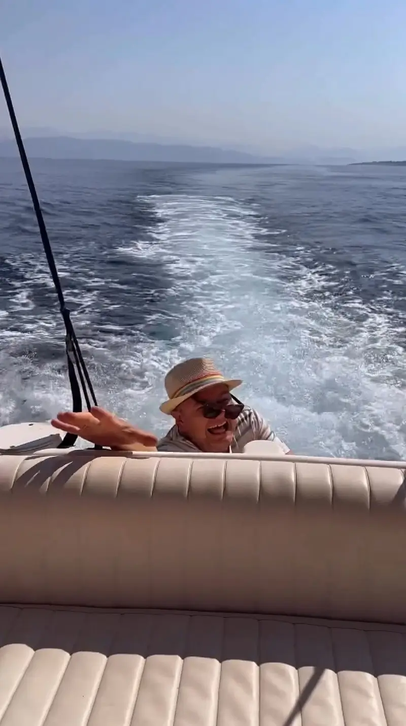 A dramatic scene interrupted the show as Alan appeared to fall overboard as the camera cut to him bravely holding onto the back of the boat.