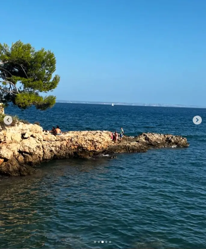 Aside from her gorgeous beachside photos, Roberts also shared a picture of her perfectly toned derrière while sitting on the edge of a beach barrier.