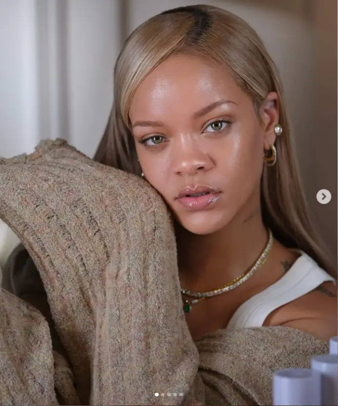 In a series of stunning, makeup-free selfies, Rihanna promoted a product from her skincare line, Fenty Skin, while encouraging her fans to wear sunscreen.