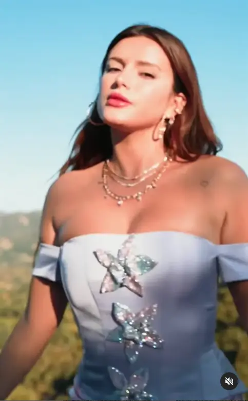 In a video posted this weekend, Bella Thorne presented an array of Walmart-retailer accessories and sported a leggy minidress for an outdoor photo shoot.