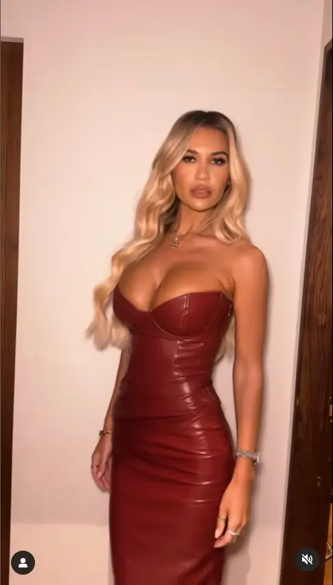 In a figure-hugging burgundy dress, Christine McGuinness showed off her ample assets in a mirror selfie on Thursday.