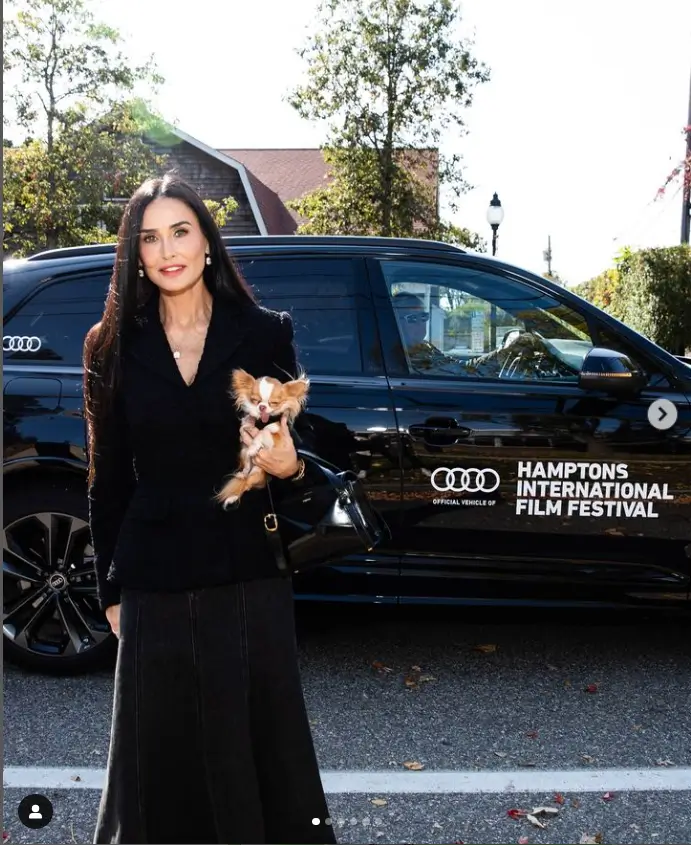  Demi Moore shows off her flawless, glowing complexion on the red carpet in a black blazer and gray skirt