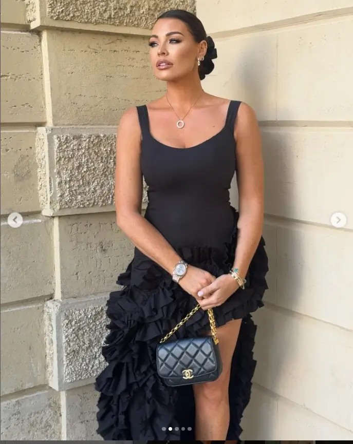 With a Chanel handbag, Jess Wright completed her look with a black dress with ruffled skirt and leggy thigh-high slit.