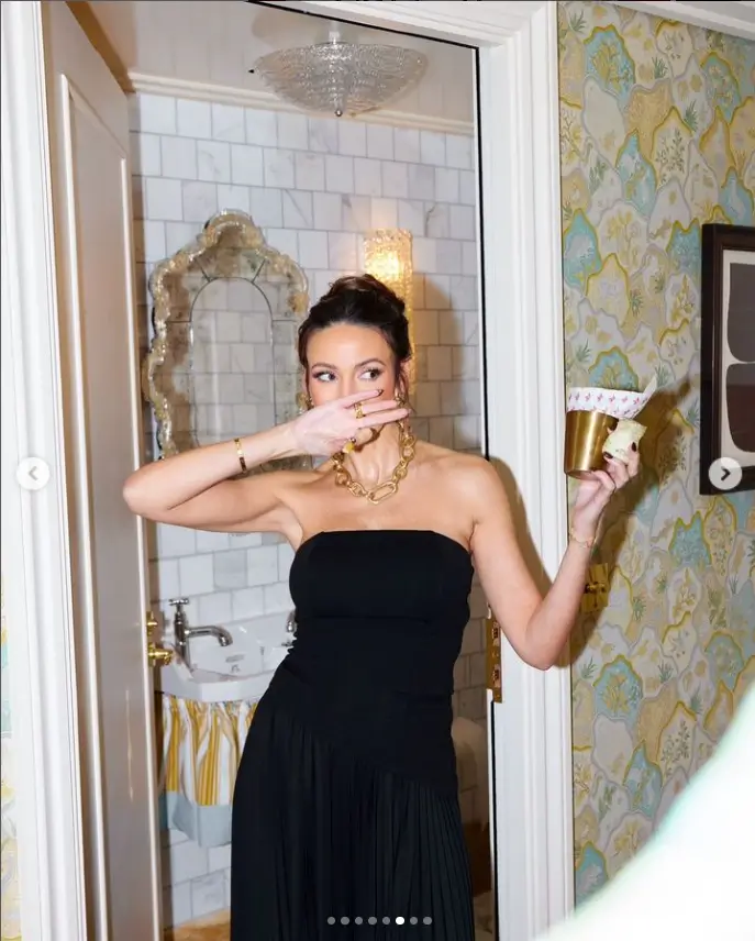 Another photo showed Michelle enjoying chips in her tastefully decorated hotel room.