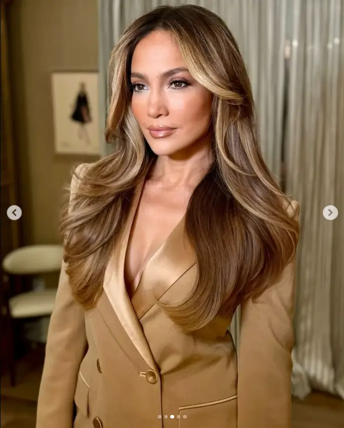 Jennifer Lopez stunned fans with her weekend share, showcasing her impressive fashion sense in a series of poses from the comfort of her lavish home.