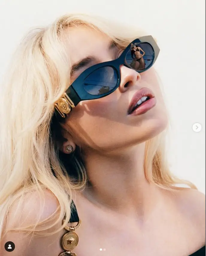 Sabrina Carpenter showed off her stunning figure in the winter Versace ad campaign, proving to be a successful and high-profile choice for the brand.