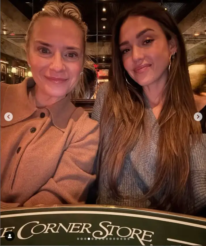 Jessica Alba is enjoying a girls trip in NYC following her divorce from Cash Warren. She appears confident and ready to embrace the single life, as seen in recent photos.