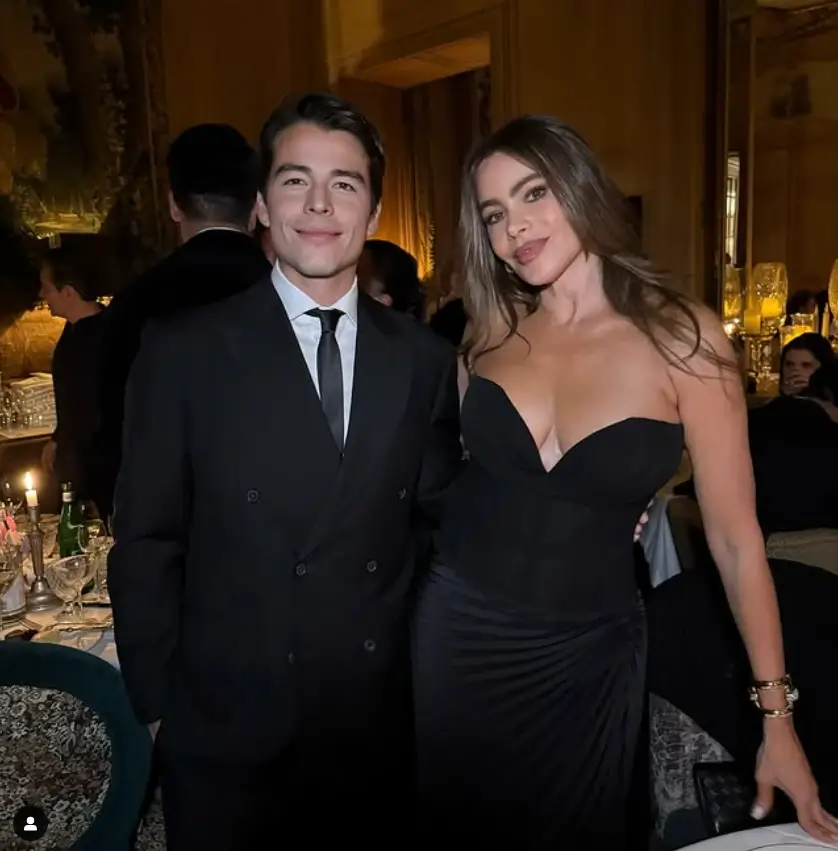 The Colombian actress stunned in a strapless black gown with a plunging neckline, while Manolo exuded elegance in a sleek black suit, white shirt, and slim black tie.